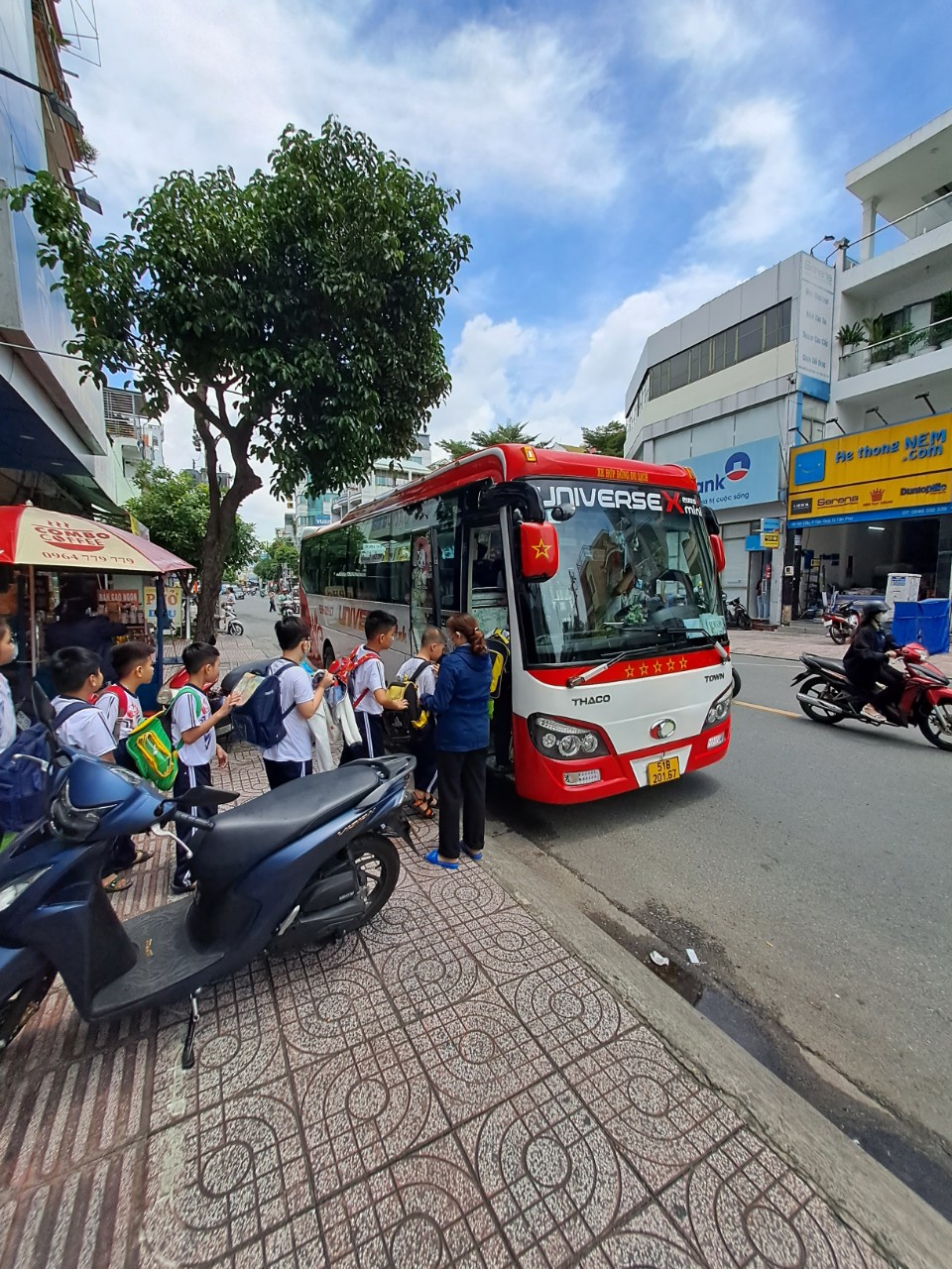 Cho Thuê Xe Đưa Rước Học Sinh Tân Phú 